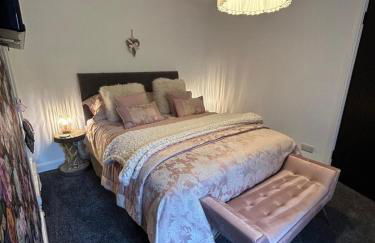 Cannons Loft Central Buxton, Duplex loft 3 bedroom Set over 3 floors stairs no lift sleeps 5 - Photo 14