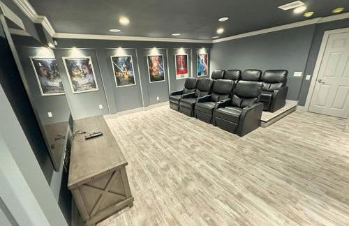 BRAND NEW! Lakefront 9BR Pool Hot Tub Outdoor Kitchen BBQ Theater 2 miles Disney - Foto 37