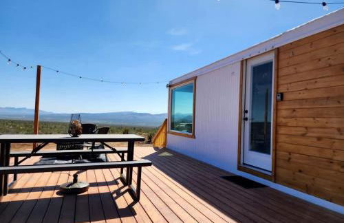 Stunning Tiny House with Picnic Space, Barbecue and Fire Pit in Meadview, Arizona - Foto 26