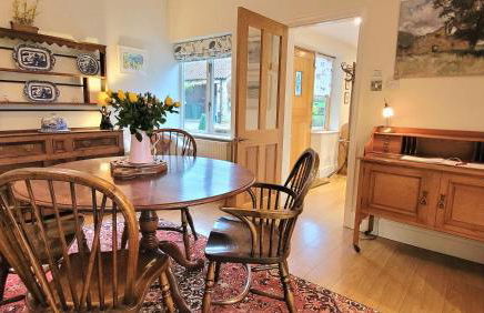 East Wing Cottage - Peaceful Village Retreat with Tennis Court Access - Foto 12