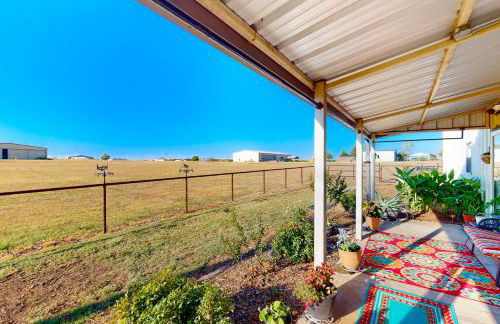 Airstrip Access! Dog-Friendly Rhome Retreat - Photo 3