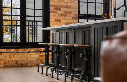 Luxury TC Loft: Historic Condo! - Foto 19