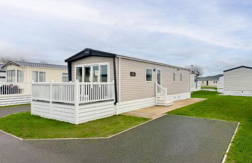 The Retreat - An Luxurious Caravan in Towyn, Wales - Photo 1