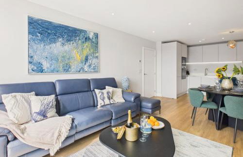 Skydeck at The Liner – Stylish 2-Bed / 2-Bath Top Floor with Panoramic Sea Views - Foto 6