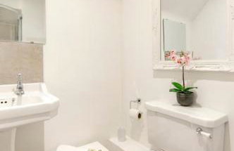 Dorney Windsor Legoland 5 Star Stay for upto 14 guests - Photo 68