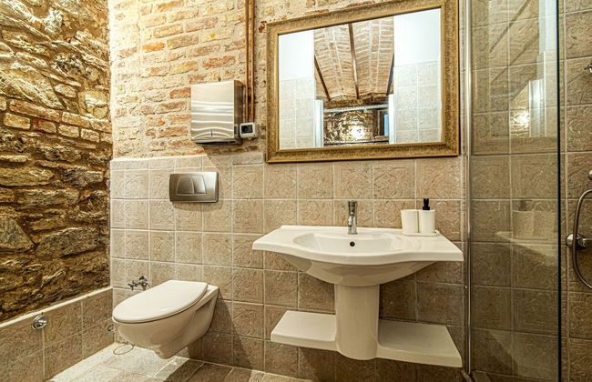 Centrally Located Historical Flat in Beyoglu - Foto 33