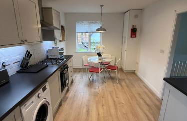 2 Bed Contractor Accommodation - 15min Drive to Heathrow & Windsor - Foto 18