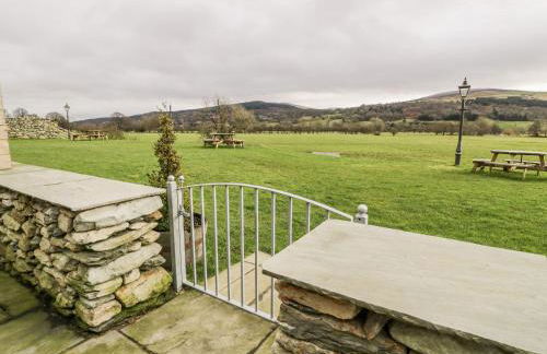 Hay Store - Photo 30