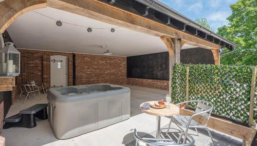 Geoff's Rest at Pond Hall Farm in Hadleigh with Private Hot Tub - Foto 4