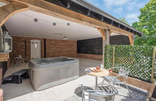 Geoff's Rest at Pond Hall Farm in Hadleigh with Private Hot Tub - Foto 4