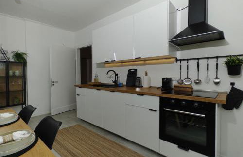 Moderne Wohnung mit Balkon ideal für Familien und Geschäftsreisende - Photo 4