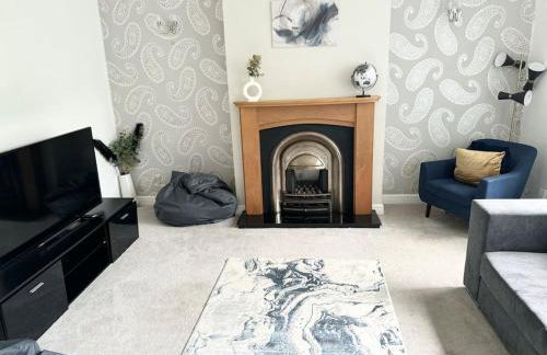 Spacious 15 Guest Home With 9 Beds in Shirley - Photo 23