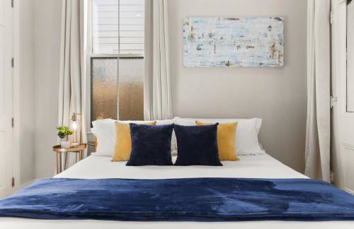 Upscale 3 Bed 2 Bath Private Home in Uptown New Orleans! Close to Magazine Street, Universities, & French Quarter - Photo 12