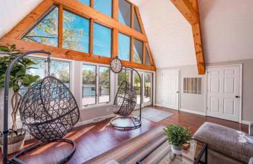 Secluded Waterfront A-Frame Cabin w/ Pvt Lake - Foto 34