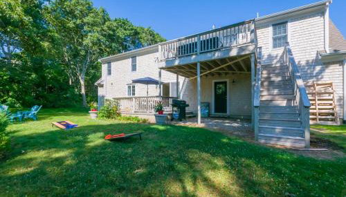 4 Bed, 3 Bath Cape style home, steps away from Private Association Beach at Sandwich Downs - Foto 3