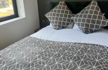 Studio Apartment - Perfect for Contractors and Short & Long Term Stays - Free WIFI - Free Parking - Extra Bed - Full Kitchen - Foto 8