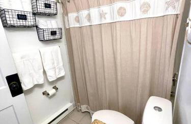 ENTIRE UNIT- Charming Century Home in Harbour Town - Foto 15