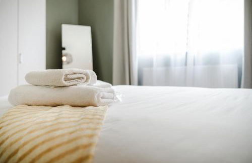 Modern 2 Bedroom House with Parking - Photo 26