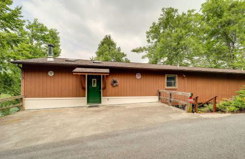 Lakefront Butler Retreat with Hot Tub and Dock! - Foto 41