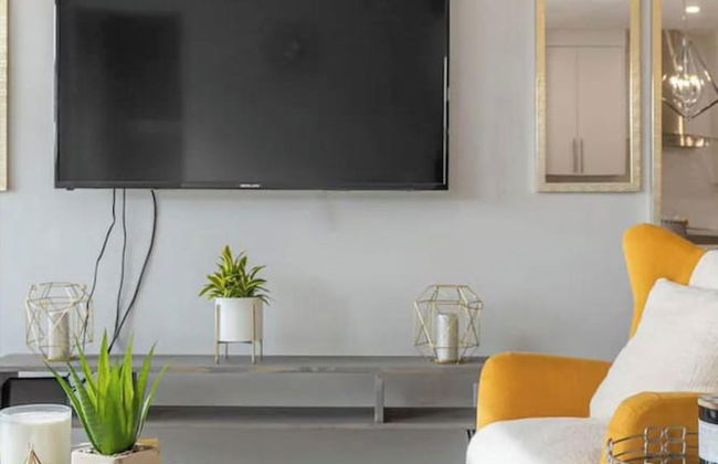 Luxury Modern Home - Livingstone - Photo 21