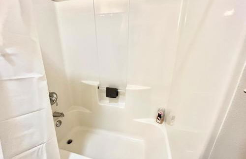 Urban Oasis Downtown Condo with Skywalk Access 6 - Photo 15