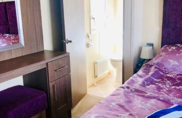 Family Seaside Retreat Private Stay at 5-Star Rockley Holiday Park Poole - Photo 13