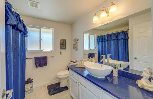 Stunning Home in Coupeville with Deck and Beach Access - Foto 15