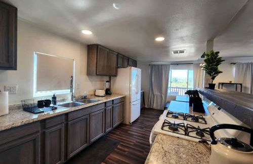 Modern Cabin with Arcade, Foosball Table and Fire Pit in Meadview, Arizona - Foto 29