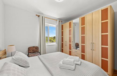 Holiday Home with pool and garden - Photo 18