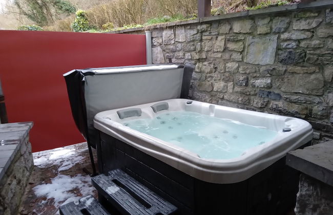 Cottage With Bubble Bath - Photo 12