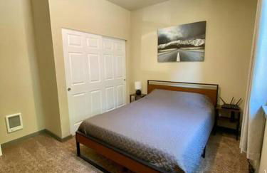 NEW Modern Cabin! 5mi to Mt Rainier National Park! Hot Tub & Wifi - Foto 10