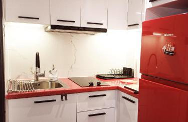 Rafina's BLUE HEART! Steps from the beach,2 min walk - Walk to Rafina main square 10 min, and Port about 15 min ! Ideal vacation base! - Foto 6