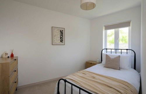 Modern Home on Edge of Cotswolds Private Parking - Photo 18