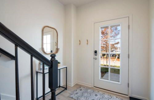 New Intown Waterfront Townhome wPool & Location - Foto 14