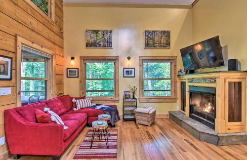 Romantic Asheville Area Cabin with Deck and Hot Tub! - Foto 3