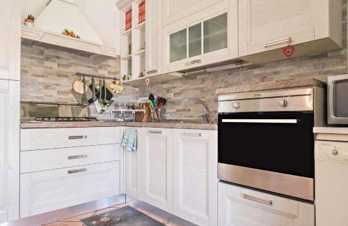 Tinas yellow home - Photo 19