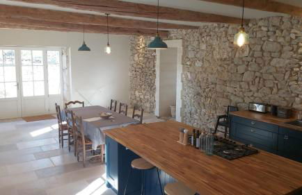 Beautiful Farmhouse with large swimming pool within walking distance of a charming, lively village - Foto 14