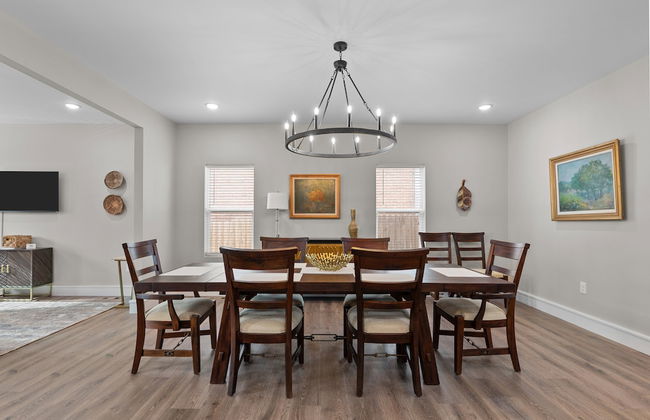 Bright Urban Comfort | JZ Vacation Rentals - Photo 15