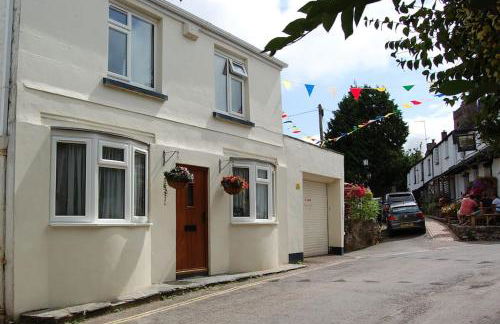 The Post House (Centre of riverside village) - Photo 25