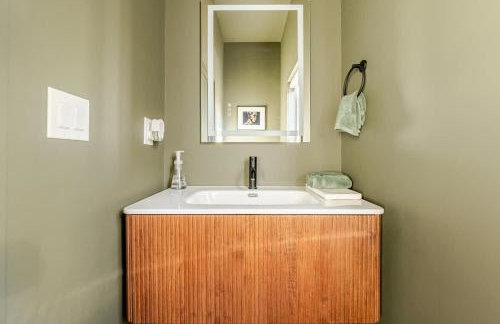 Modern Lakeview Home with Private Dock Sleeps 5 - Foto 37