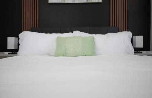 2BR Escape w Parking&Pool, Near Rvrwlk & Conv Ctr - Foto 64