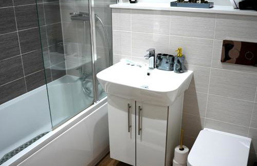 Stylish & Cosy Central Bham Apt - Photo 14