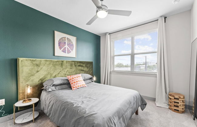 Vibrant 1BR King Suite Close to Downtown w Fast Wifi - Foto 2