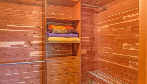 Cozy 2BR cabin near beach with deck fireplace. - Foto 2