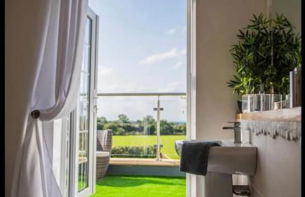 Stunning views, Hot tub, 5 mins to Chester - Photo 25