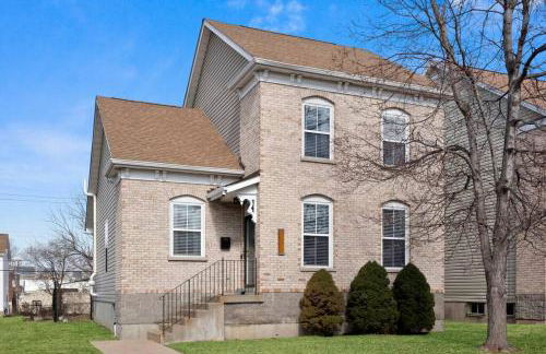 Modern Escape: 5BR/2.5BA Near St. Louis Must-Sees - Foto 20