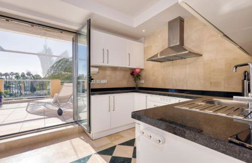 Beautiful penthouse overlooking marina channels - Foto 11