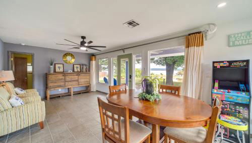 Lakefront Eufaula Cabin with Fire Pit and Private Dock - Foto 3