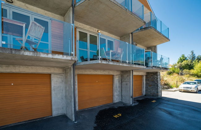 LAKESIDE LIVING - MODERN 2-BEDROOM APARTMENT - Foto 16