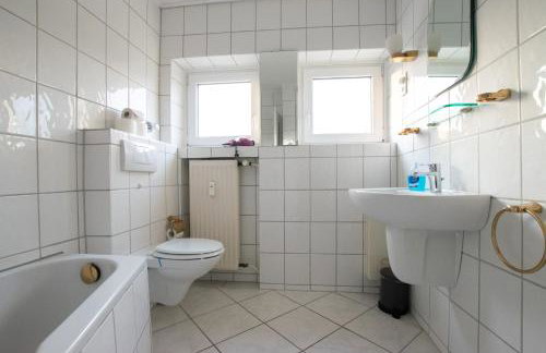 Tolstov Apartments - 1 , 3 and 4 Room Apartments - 20 min Messe DUS & Airport DUS - Foto 48